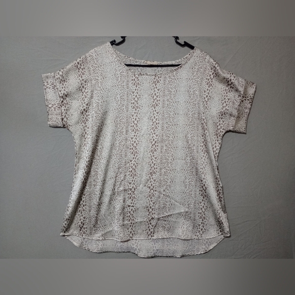 Entro Boutique Blouse Roll Tab Sleeve Leopard Print Sz XL Preppy Chic Stylish - Picture 1 of 6